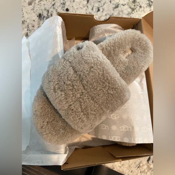 NWT Ugg Cozetta genuine shearling slides size 10 - Picture 2 of 5